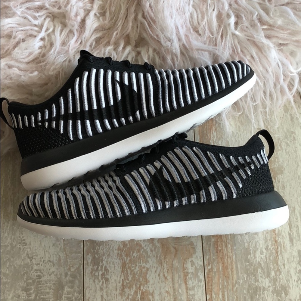 NWT Nike Roshe Two Flyknit - Picture 4 of 7